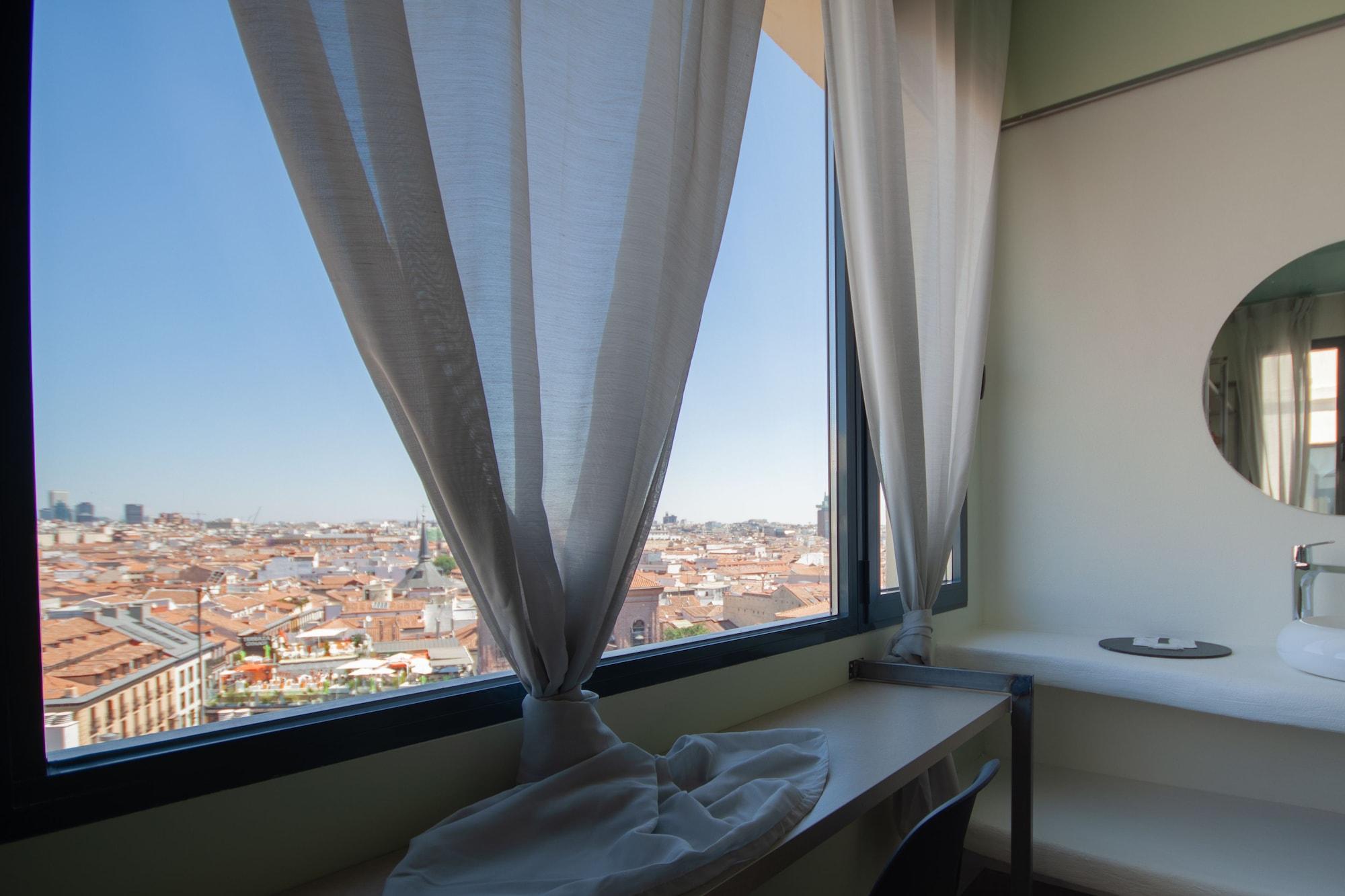 Hostal Charlotte-Gran Via Madrid Bagian luar foto
