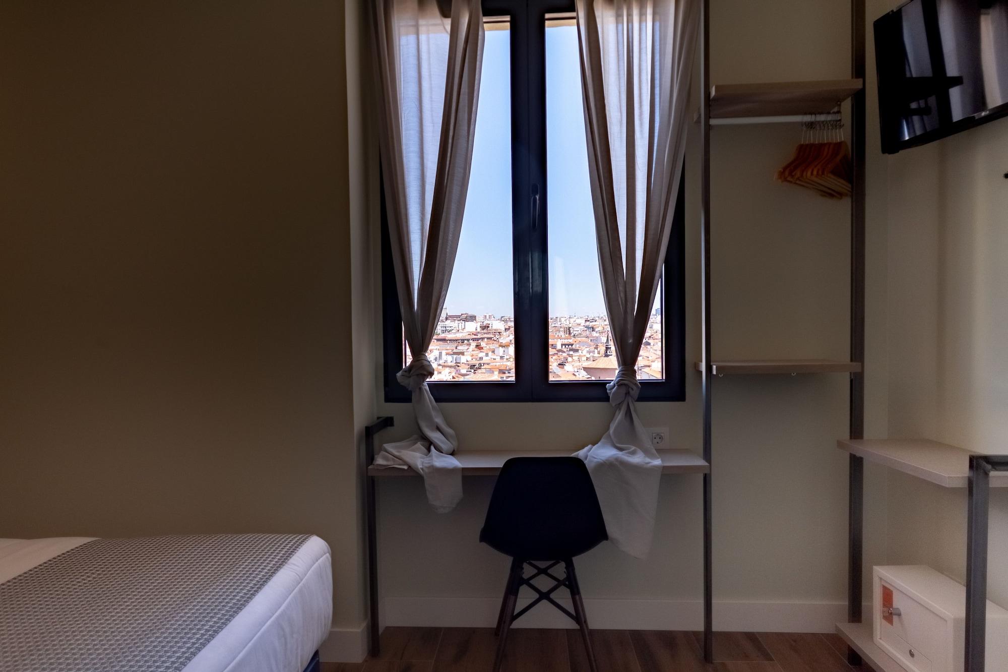 Hostal Charlotte-Gran Via Madrid Bagian luar foto