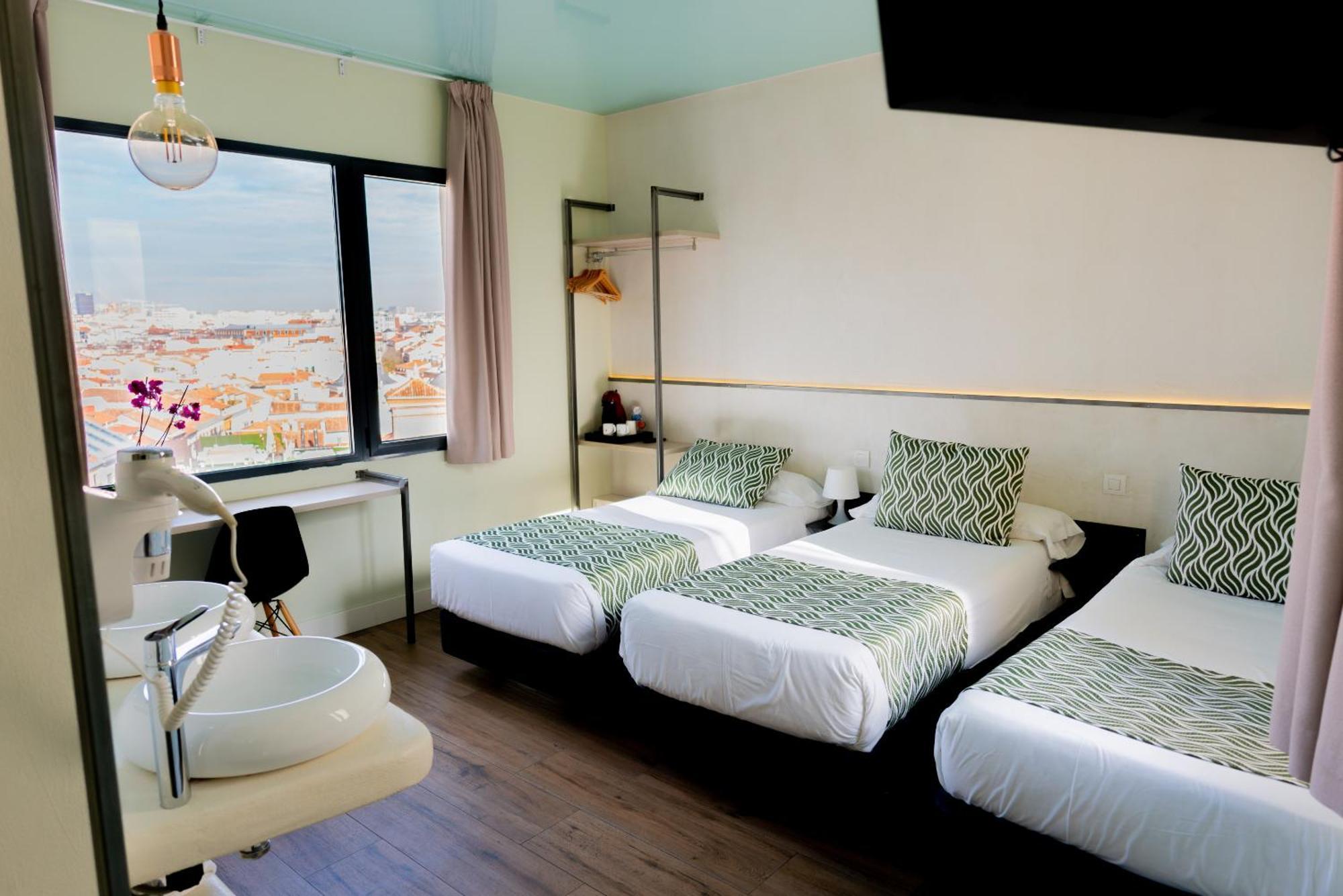 Hostal Charlotte-Gran Via Madrid Bagian luar foto