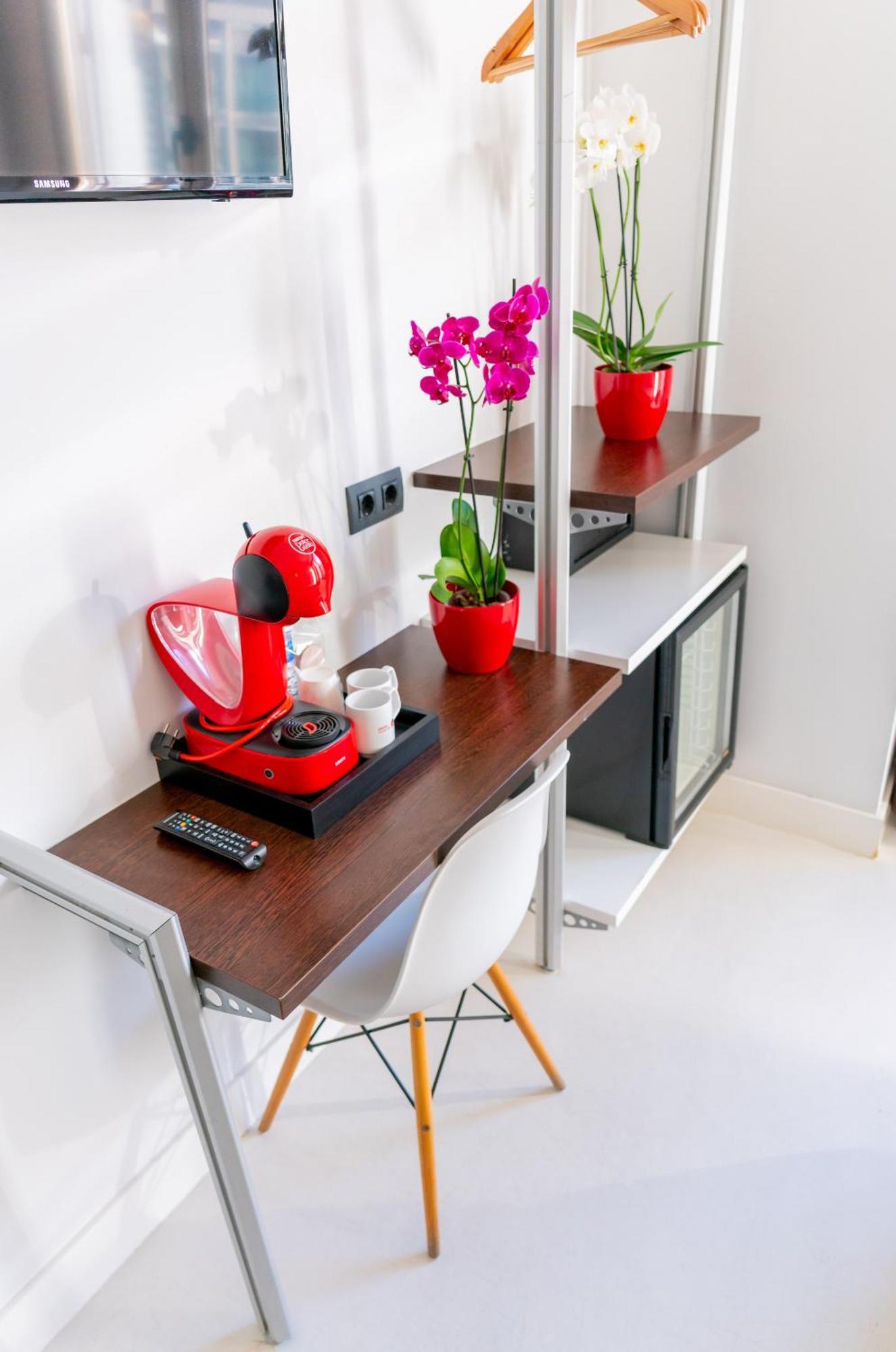 Hostal Charlotte-Gran Via Madrid Bagian luar foto