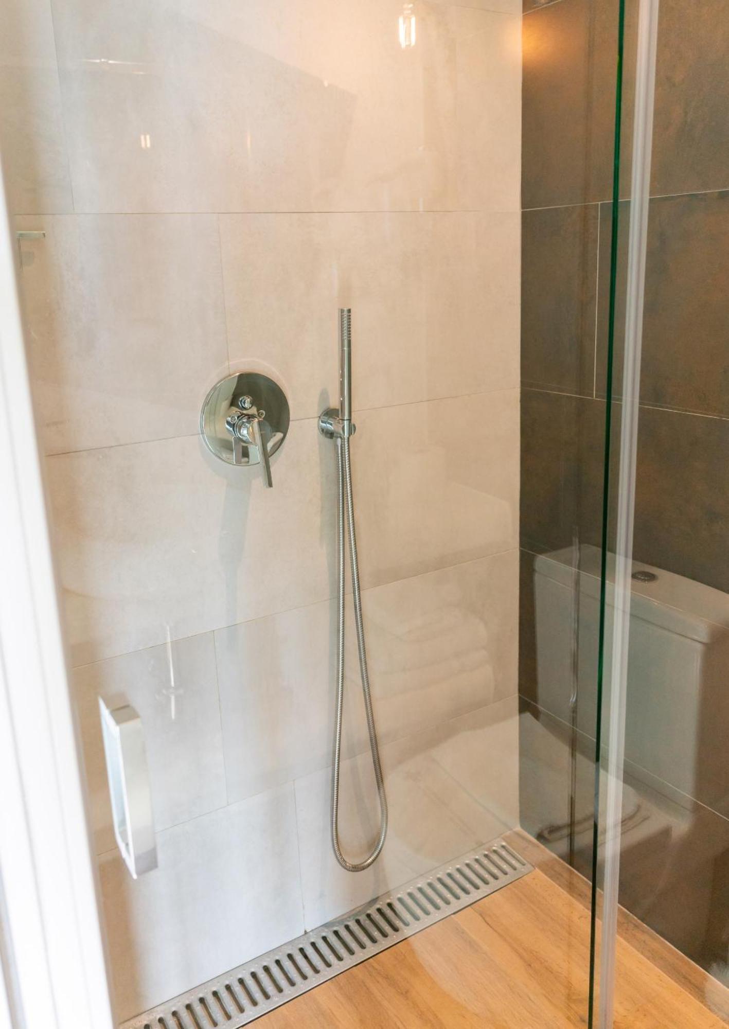 Hostal Charlotte-Gran Via Madrid Bagian luar foto