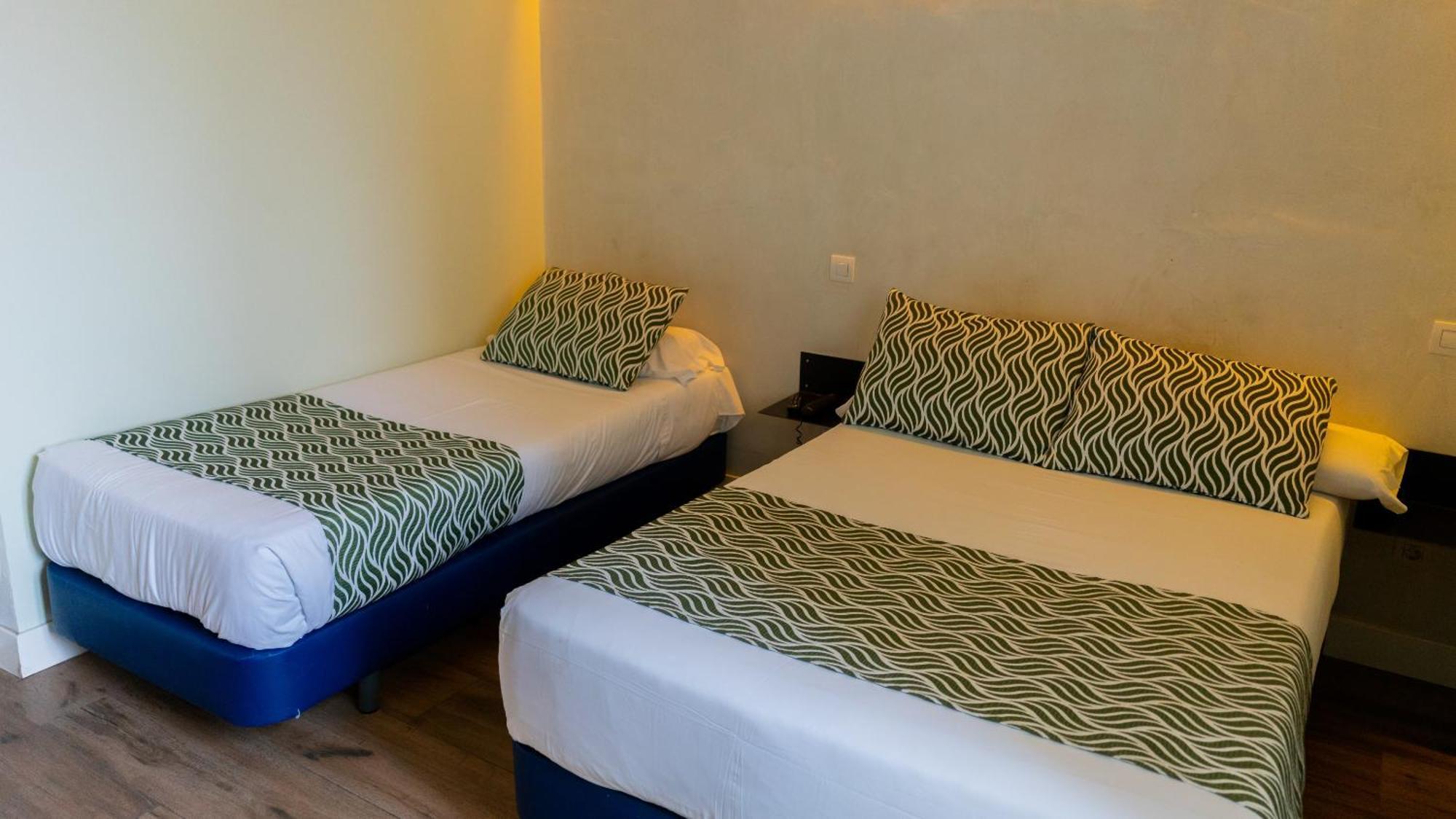 Hostal Charlotte-Gran Via Madrid Bagian luar foto