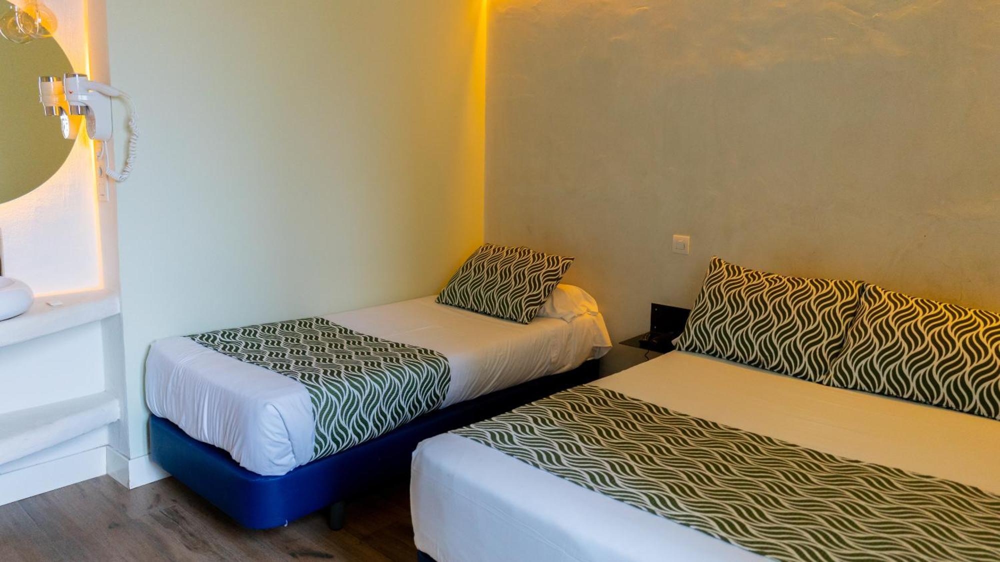 Hostal Charlotte-Gran Via Madrid Bagian luar foto