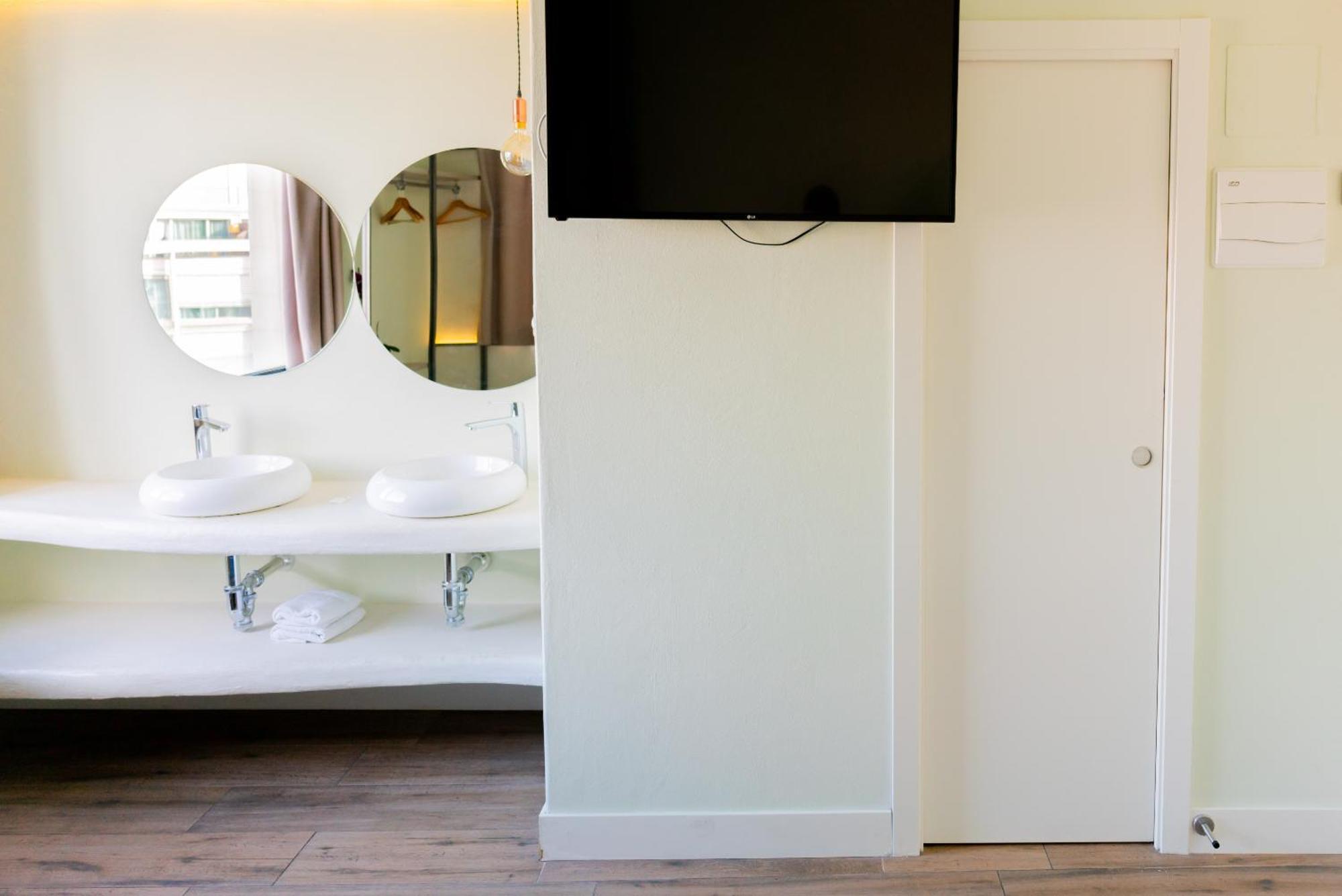Hostal Charlotte-Gran Via Madrid Bagian luar foto
