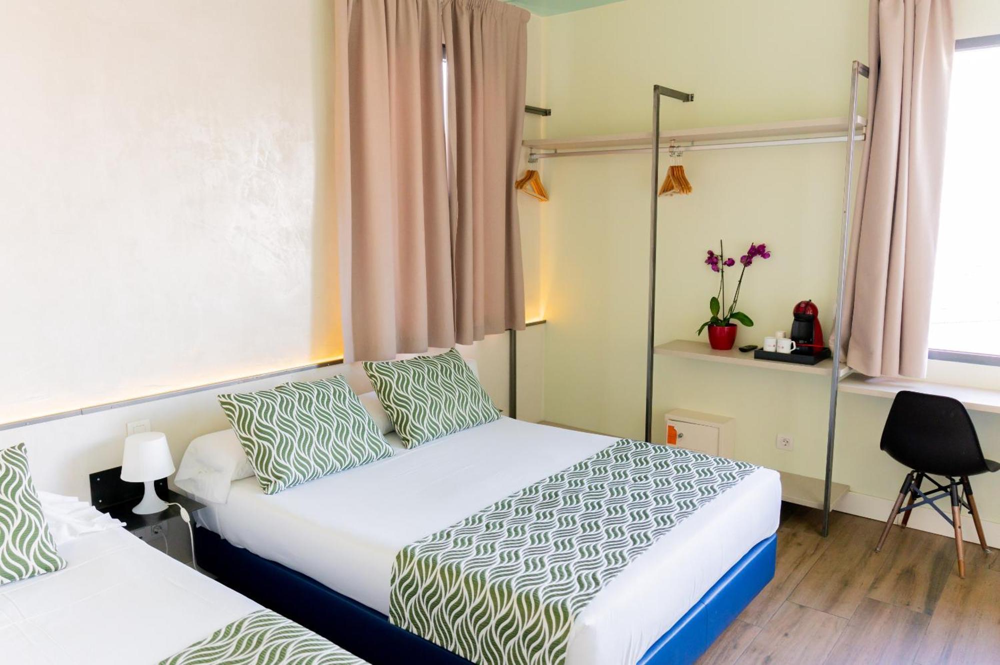 Hostal Charlotte-Gran Via Madrid Bagian luar foto