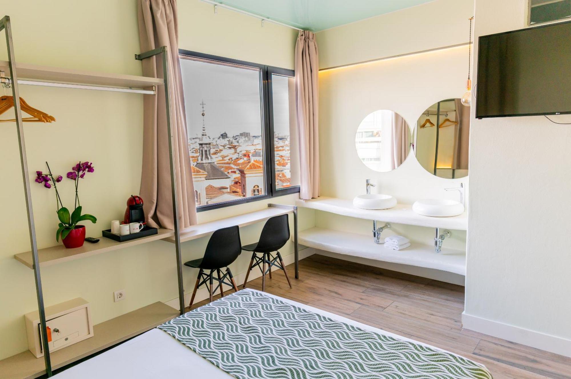 Hostal Charlotte-Gran Via Madrid Bagian luar foto