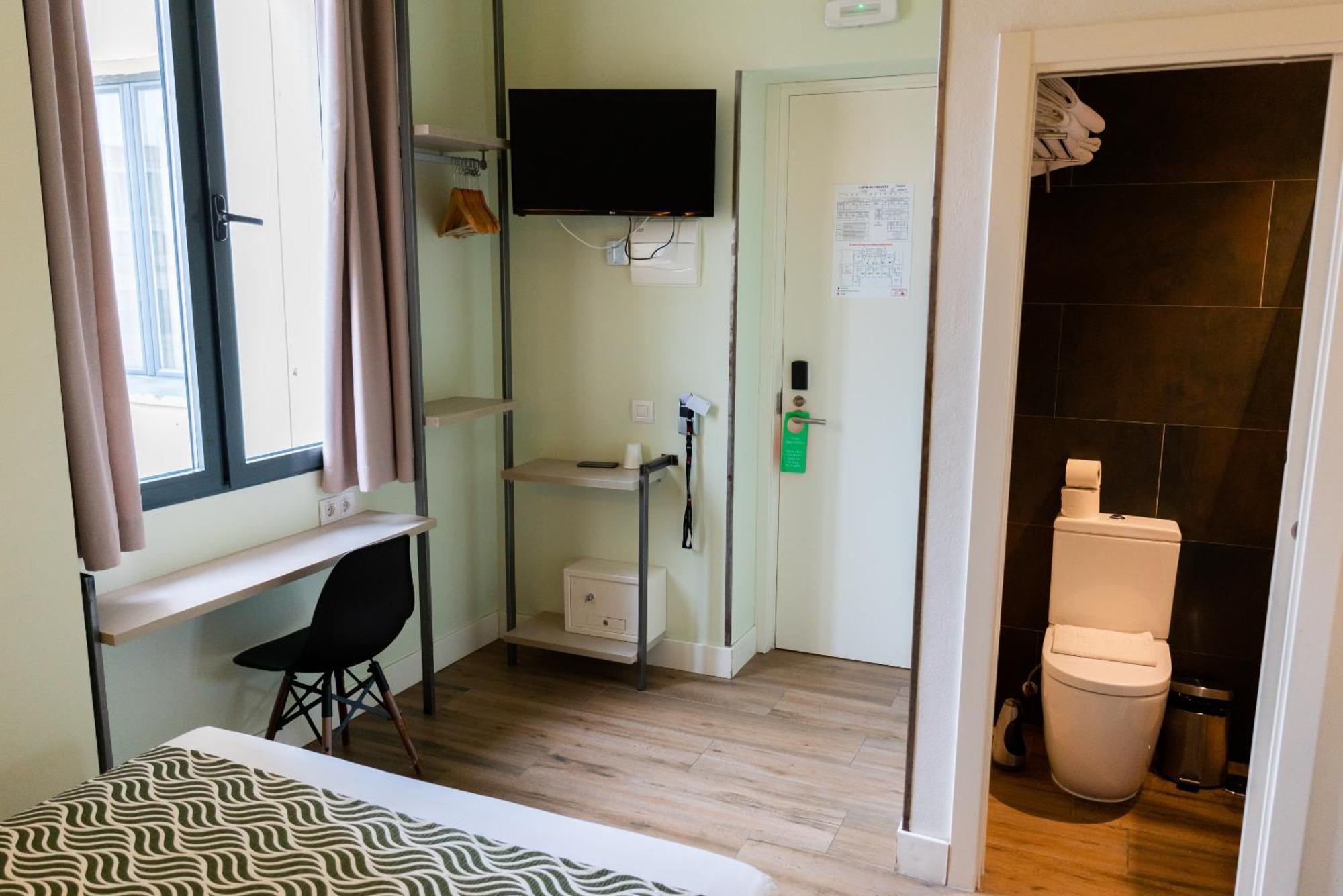 Hostal Charlotte-Gran Via Madrid Bagian luar foto