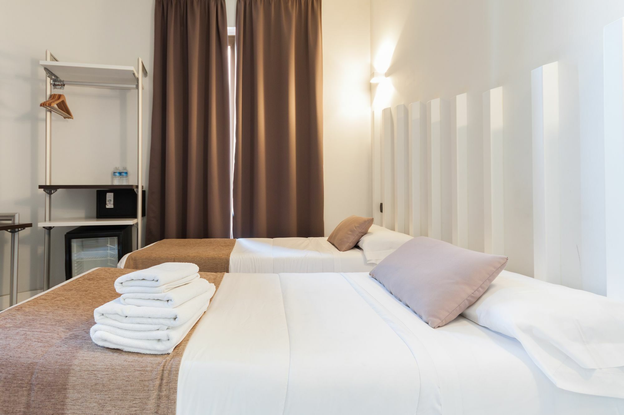 Hostal Charlotte-Gran Via Madrid Bagian luar foto