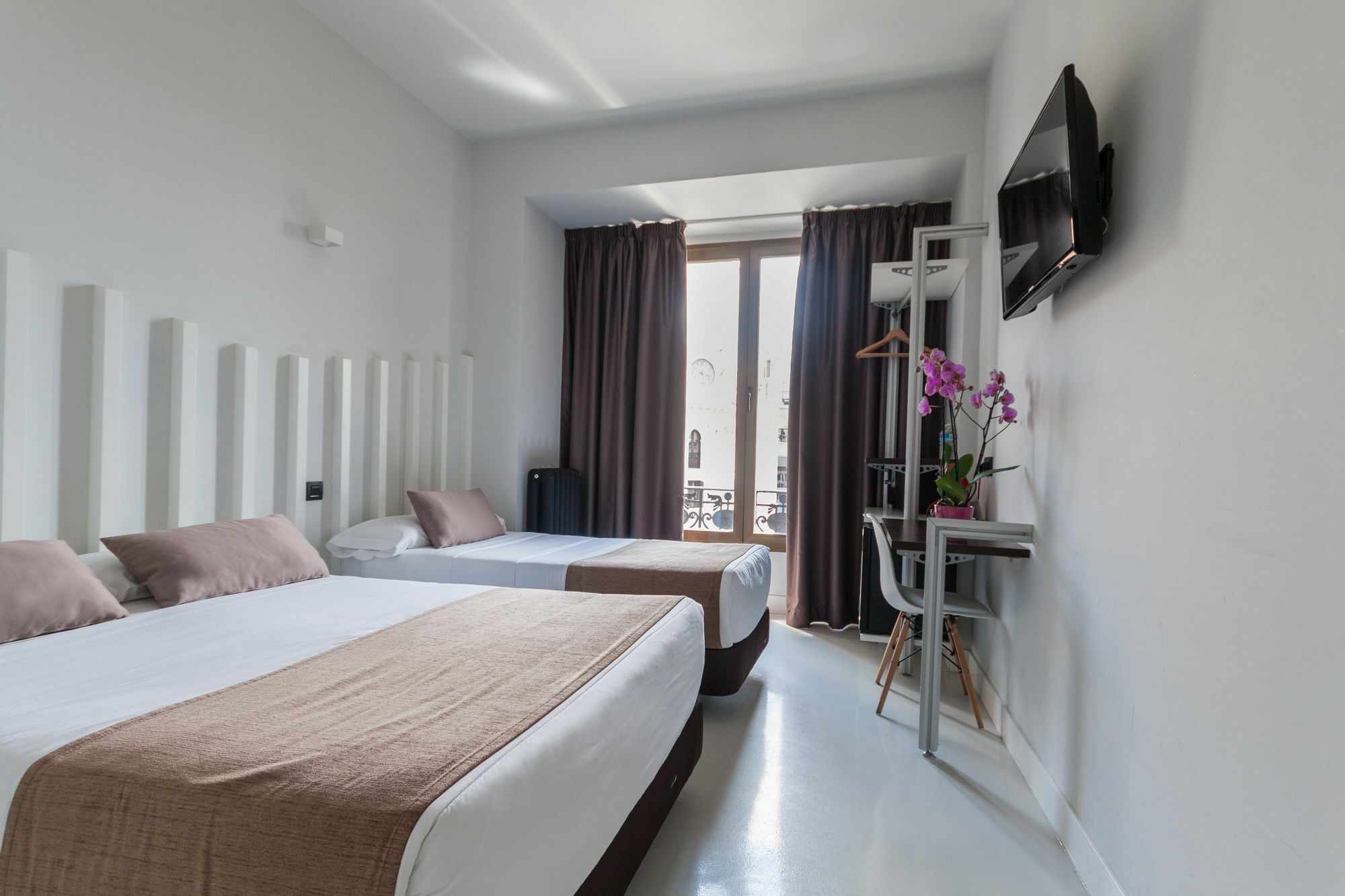 Hostal Charlotte-Gran Via Madrid Bagian luar foto